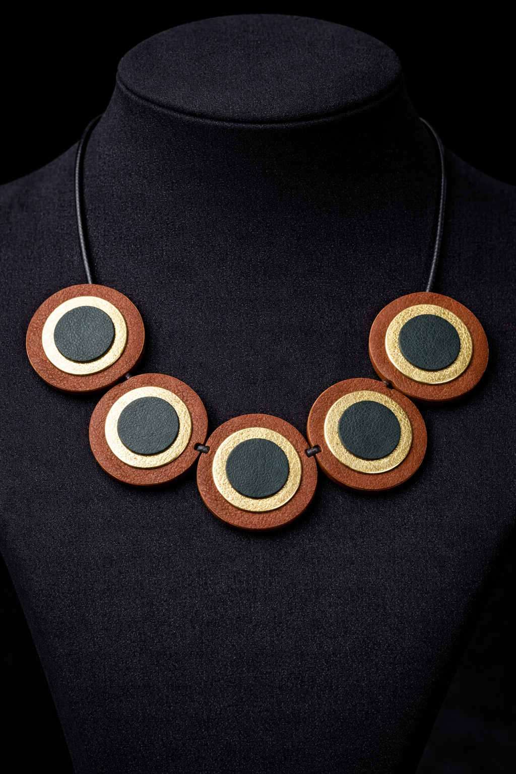 Statement ketting van echt leer – modern & luxe