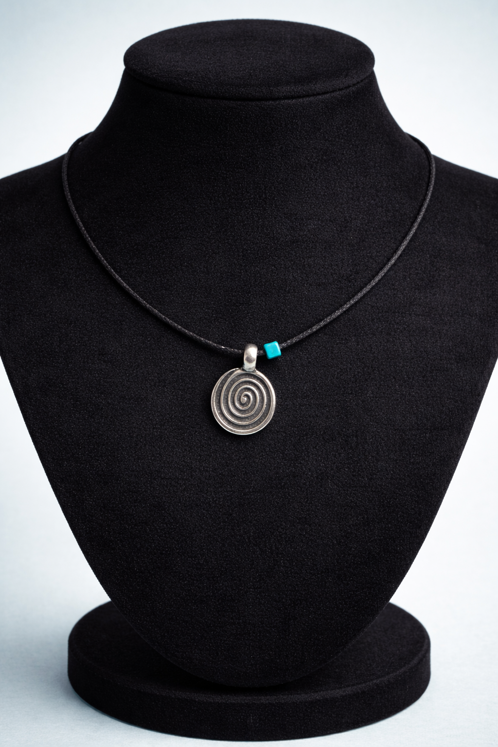 Spiraal ketting in zilverkleur – modern & krachtig design