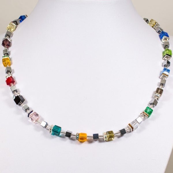 Handgemaakte kleurrijke ketting met edelstenen