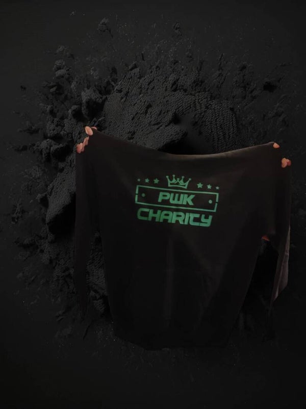 bluza z kapturem z logo charity pwk