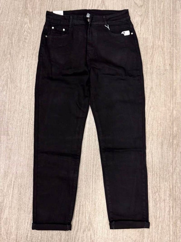 CLASSIC BLACK JEANS