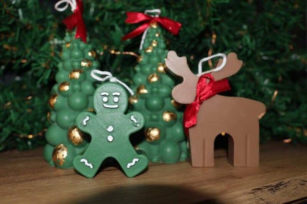 🕯️ SOULCandle Kerst Giftset – Handgemaakte Sojawas Kaarsen (Rendier, Kerstboom & Groene Peperkoekman)