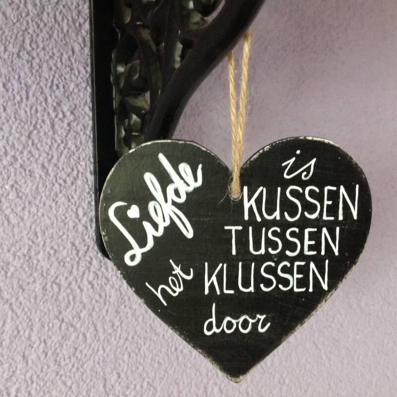 workshop handletteren op mdf hartjes