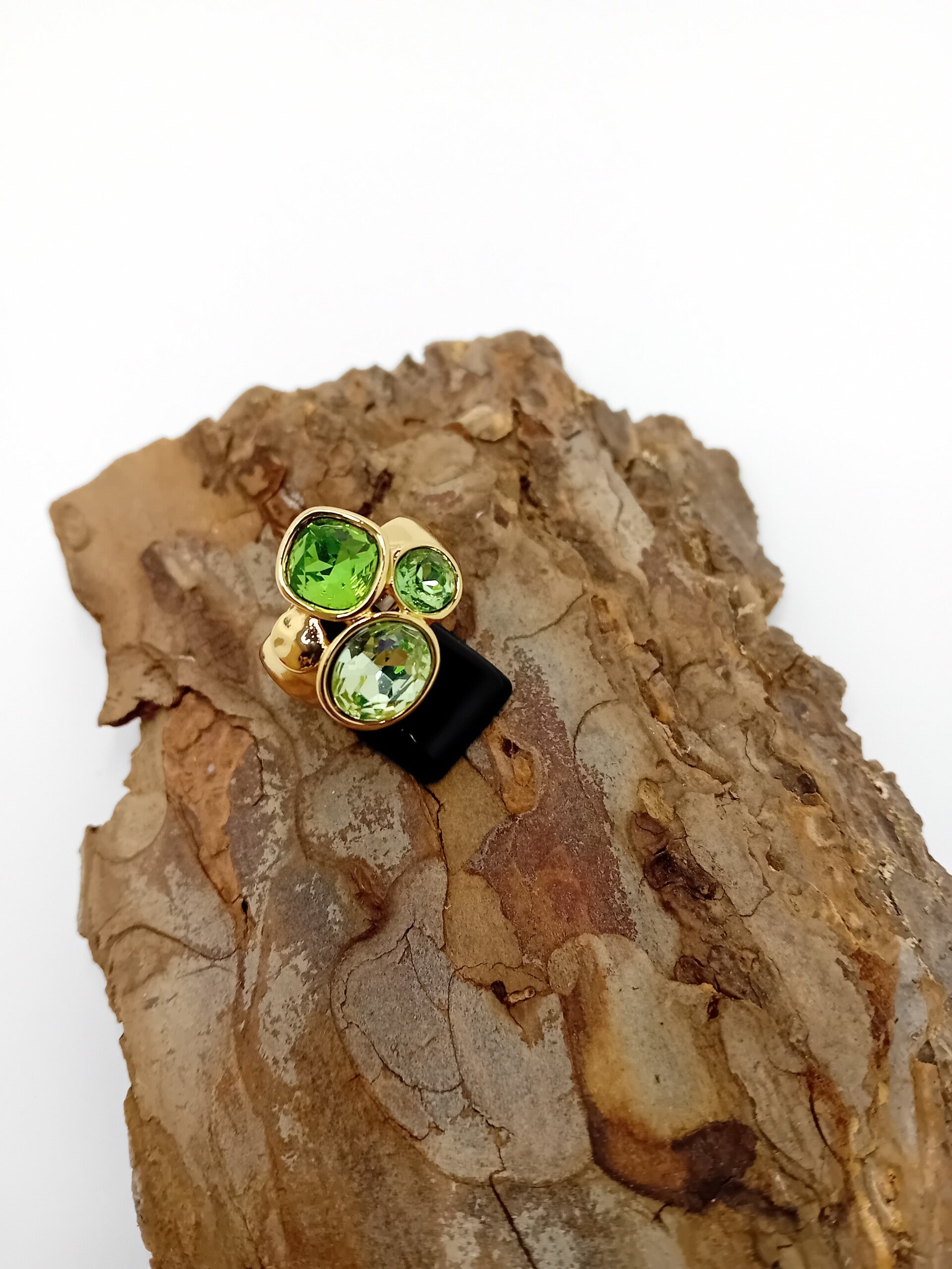 Roestvrij stalen ring met glassteentjes groen