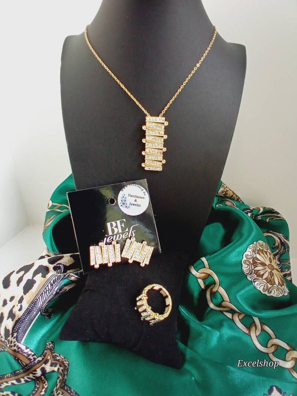 Setje ketting+oorbellen+ring