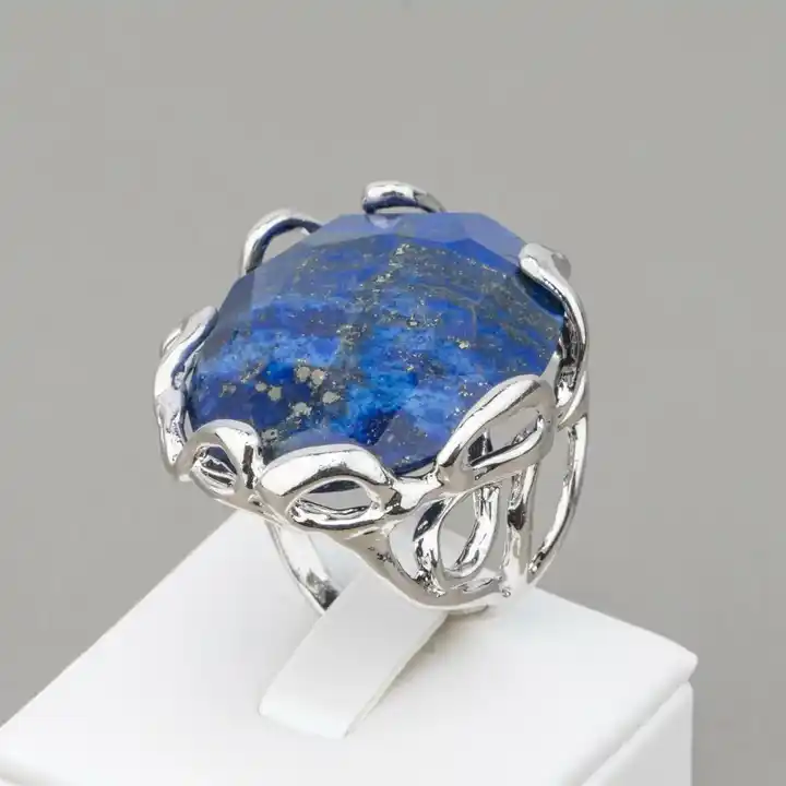 Bronzen ring met onregelmatige natuursteen 28x32mm verstelbare maat rhodium geplateerd lapis lazuli