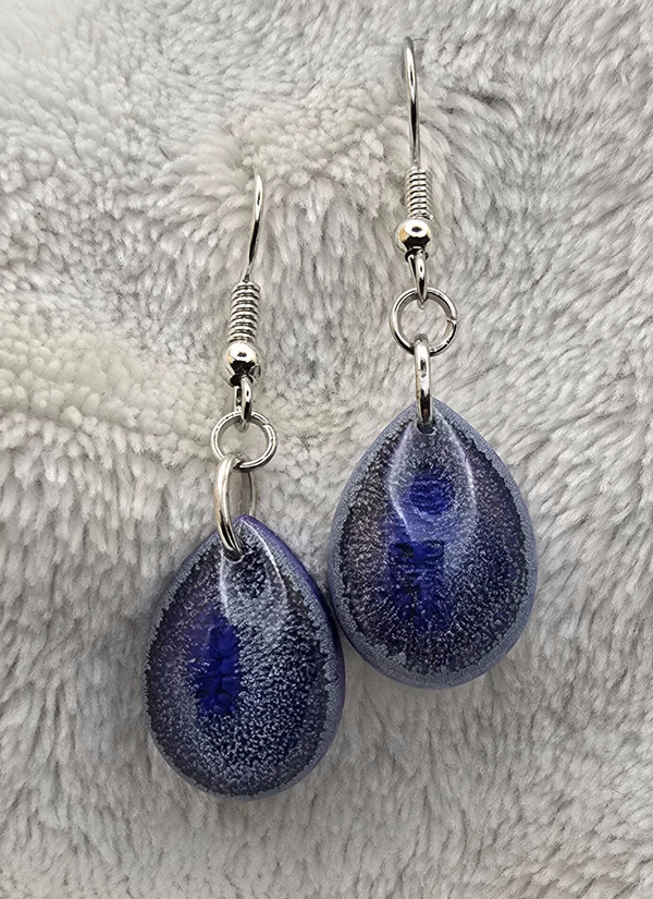 Boucles d’oreilles violet & bleu ciel – Éclats argentés