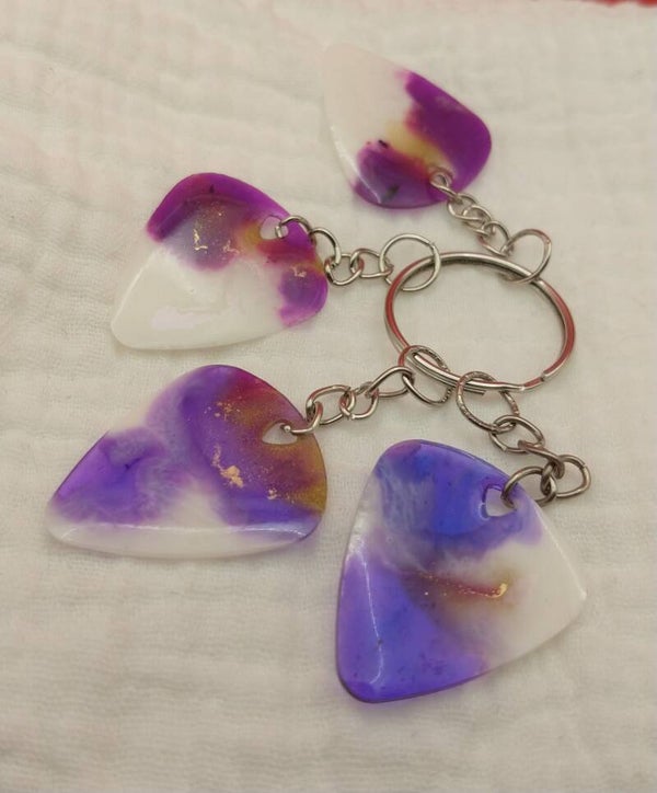 Collection of multicoloured plectrums keychain