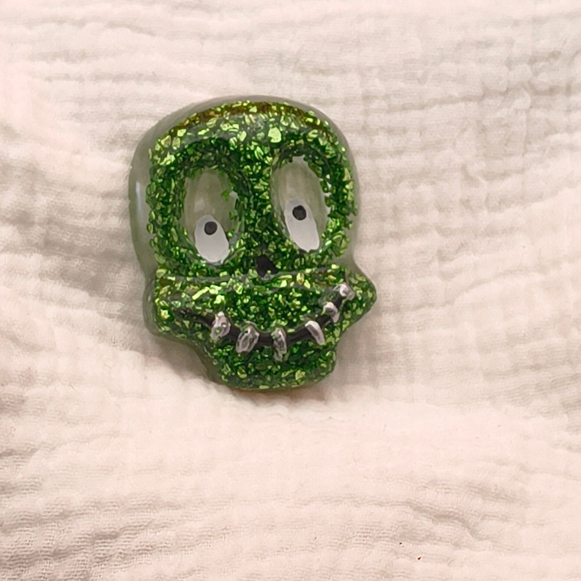 Shiny Skull Magnet