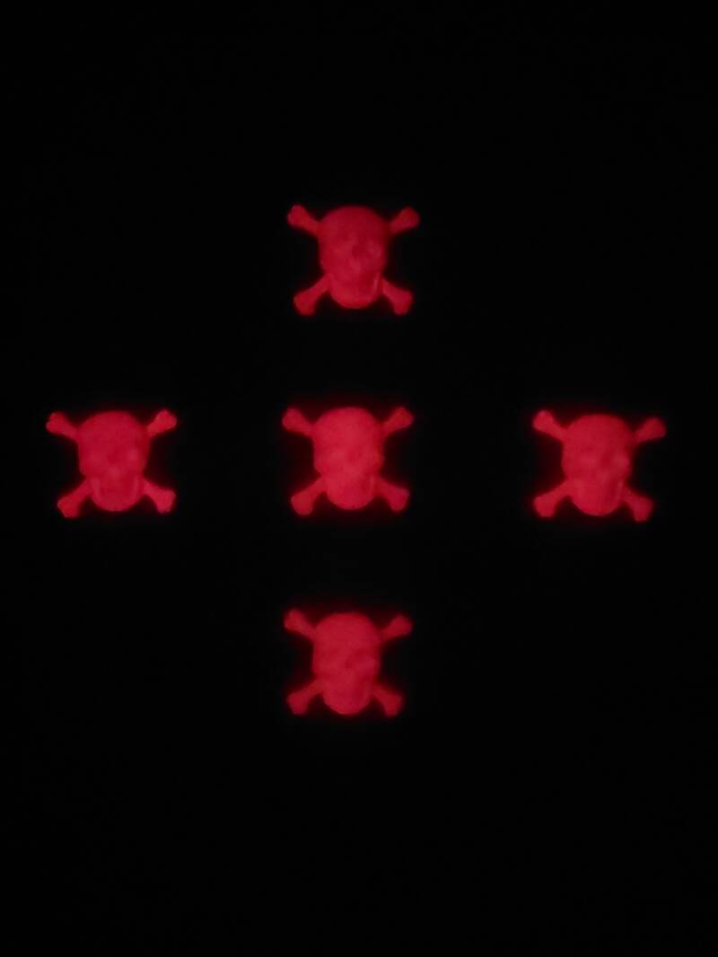 Epoxy magnet (Skull &amp; Bones) - O.M.S. Art and Creations