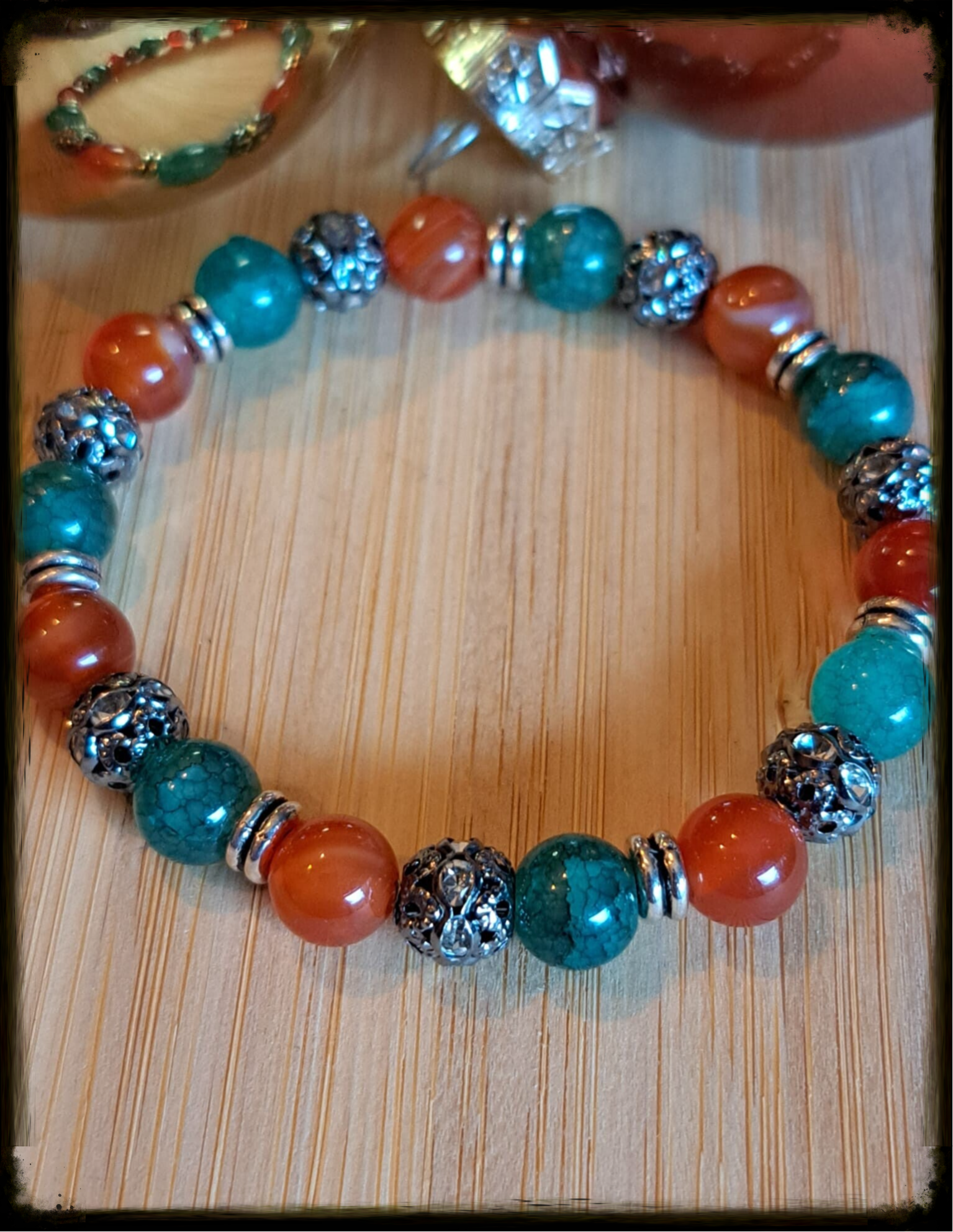 Sparkling black/green/red