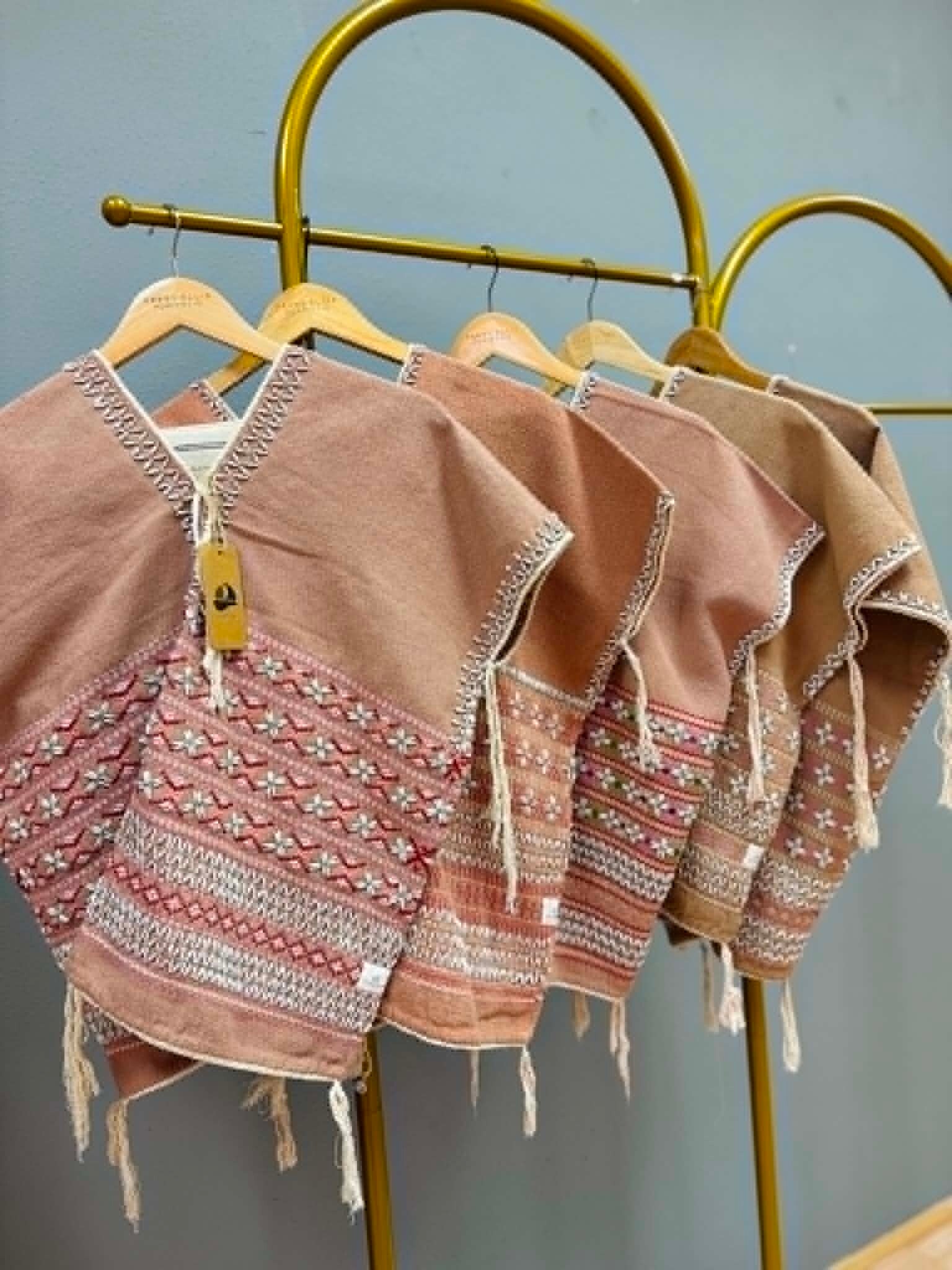 WOMEN SET WITH BEANS