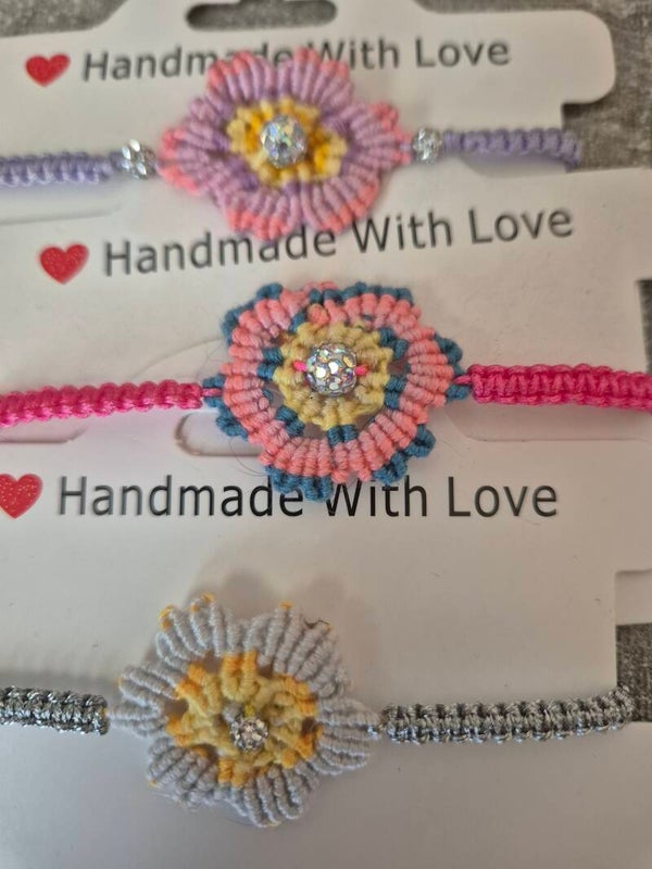 Blütenarmband – handgeknüpftes Unikat