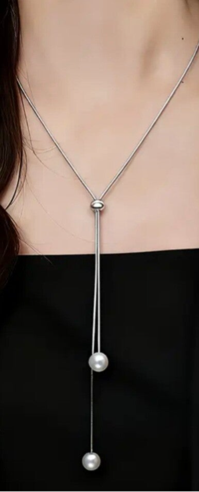 Collier argenté avec perles