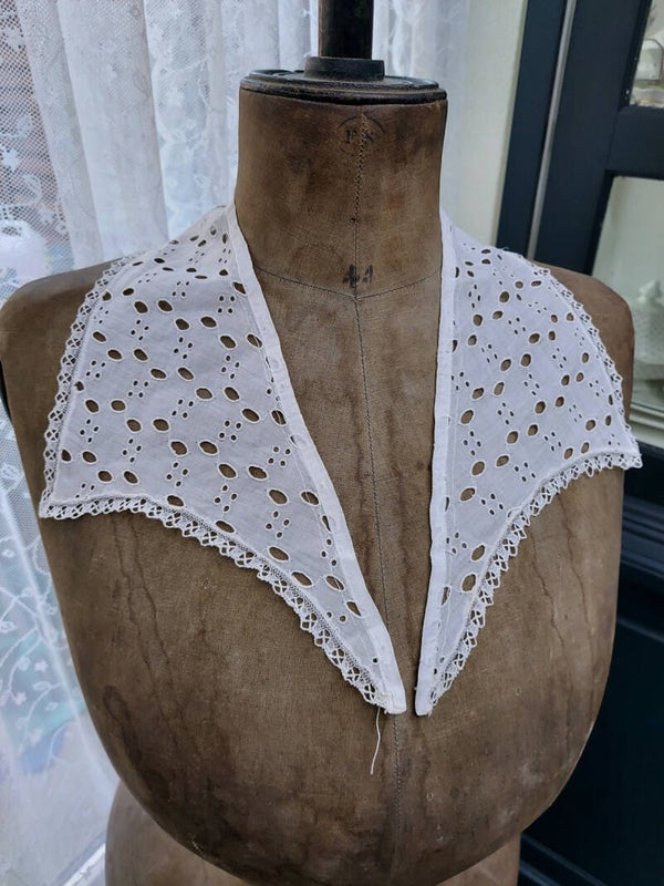 Broderiekraag met kant