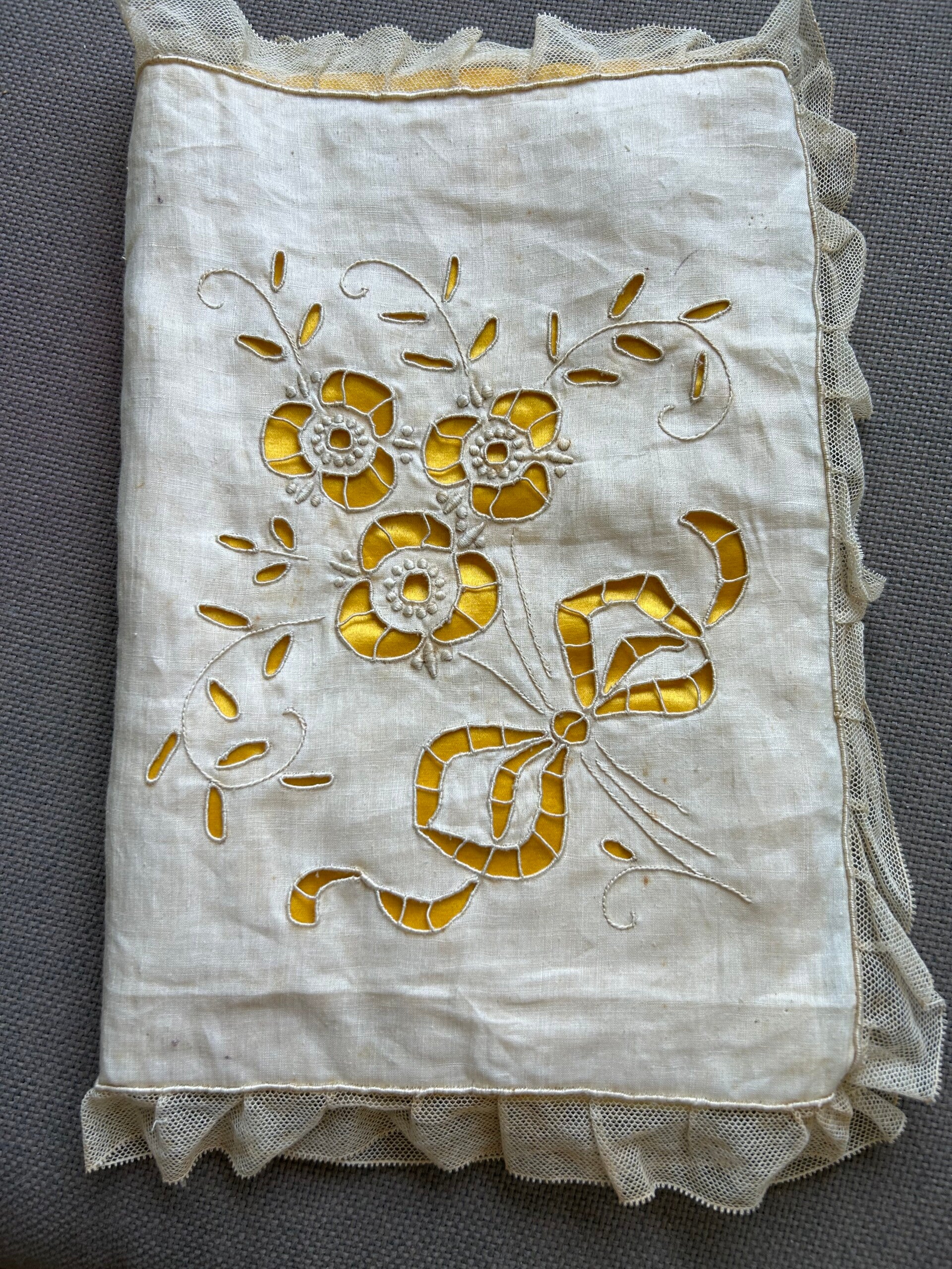 Lingeriehoes ‘geel’