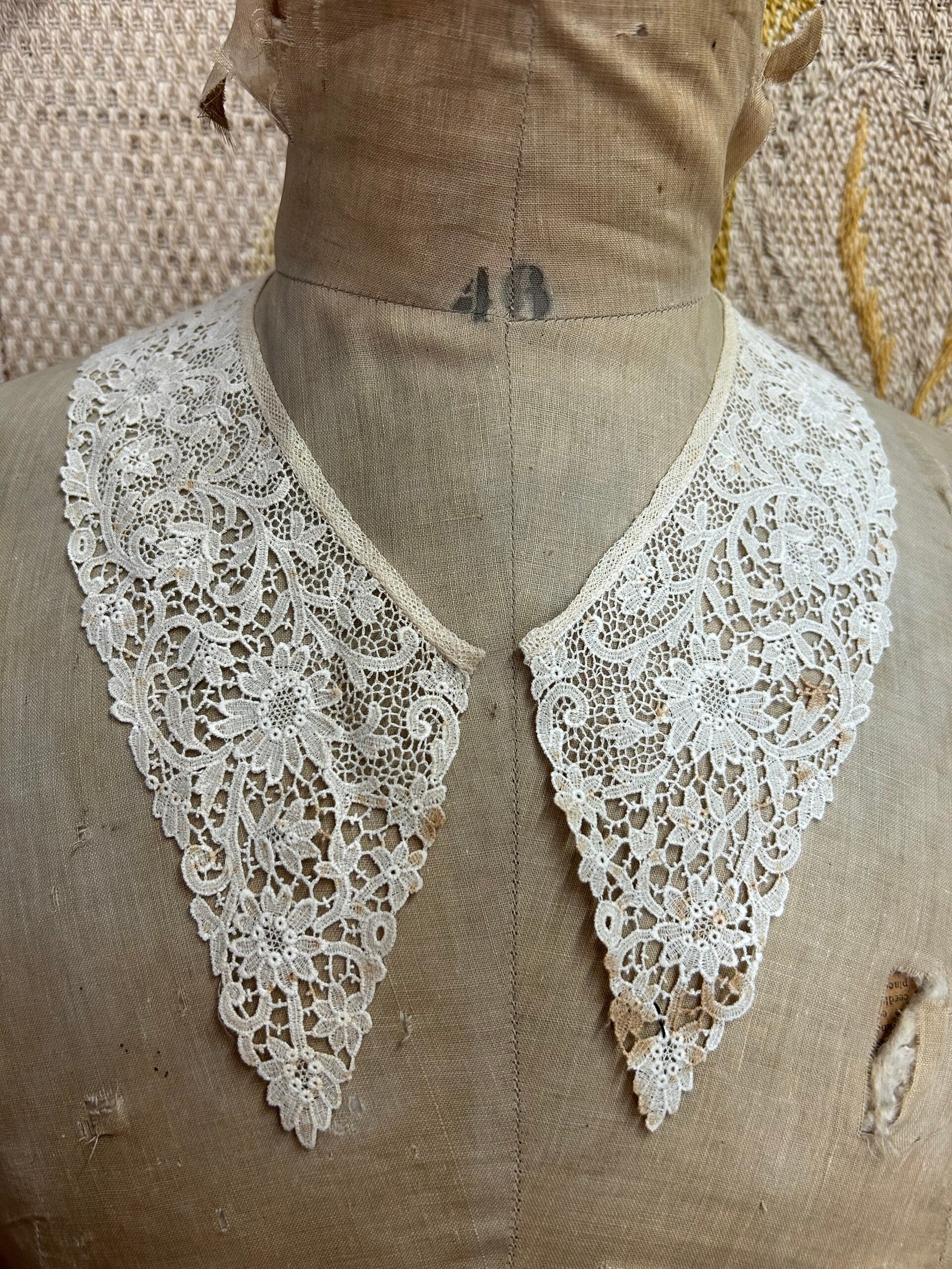 Mooie oude kanten kraag