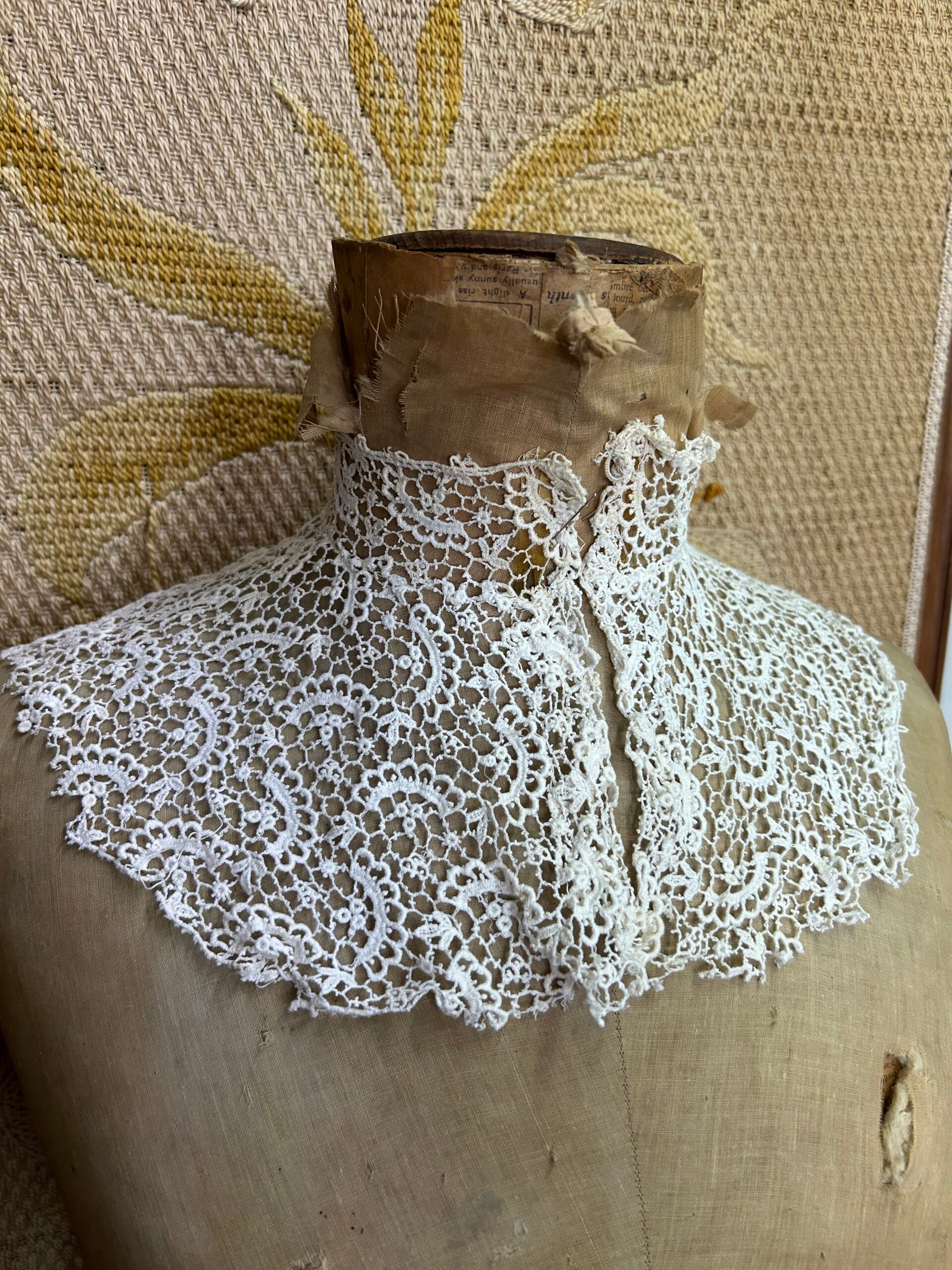 Antieke kanten kraag