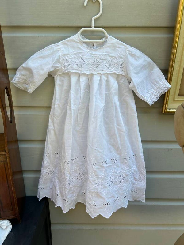 Katoenen jurkje met broderie