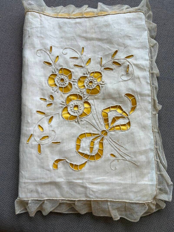 Lingeriehoes ‘geel’