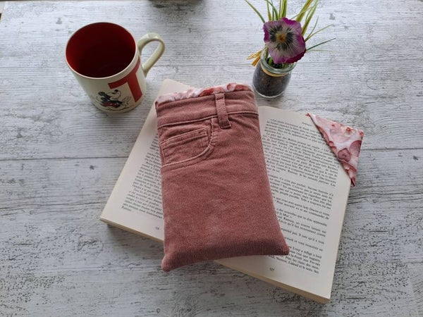 L'Écrin du Lecteur – Pochette protège-livre en velours cotelé recyclé avec marque-page assorti - Format poche