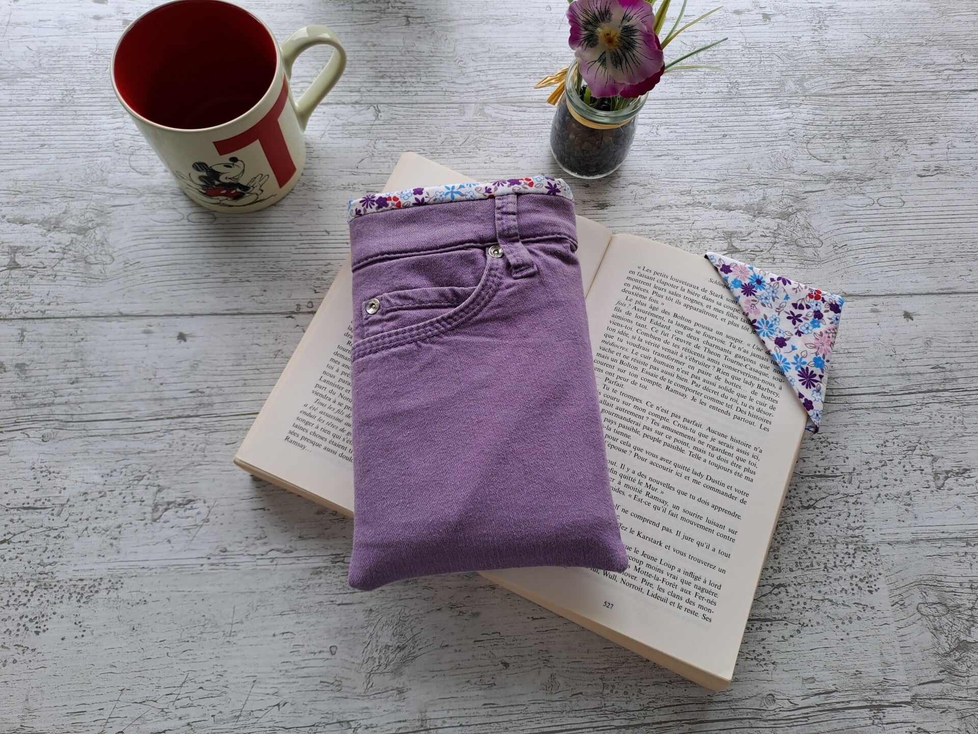 L'Écrin du Lecteur – Pochette protège-livre en jean recyclé avec marque-page assorti - Format poche