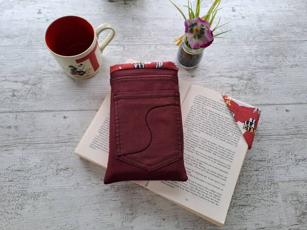 L'Écrin du Lecteur – Pochette protège-livre en jean recyclé avec marque-page assorti - Format poche