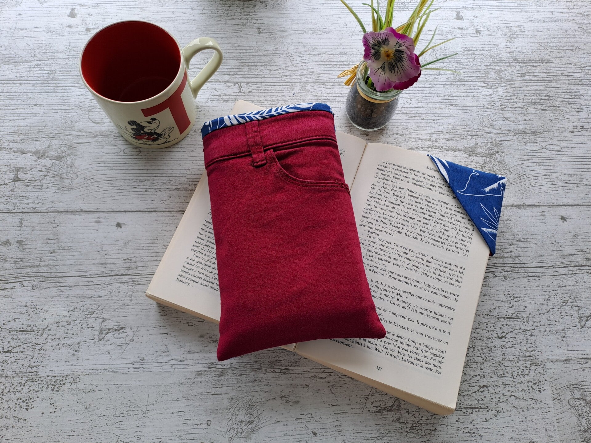 L'Écrin du Lecteur – Pochette protège-livre en jean recyclé avec marque-page assorti - Format poche