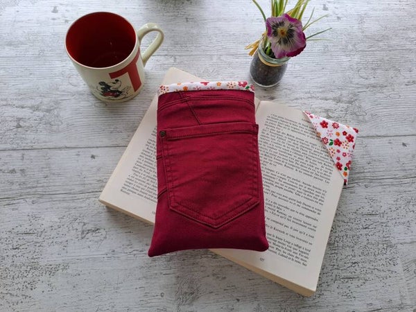 L'Écrin du Lecteur – Pochette protège-livre en jean recyclé avec marque-page assorti - Format poche