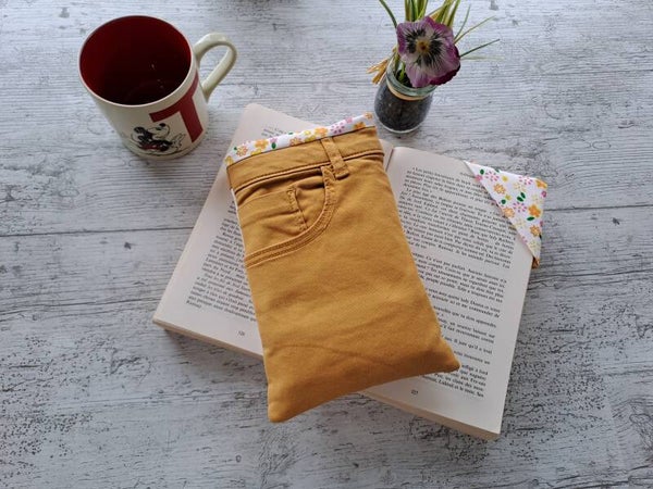 L'Écrin du Lecteur – Pochette protège-livre en jean recyclé avec marque-page assorti - Format poche