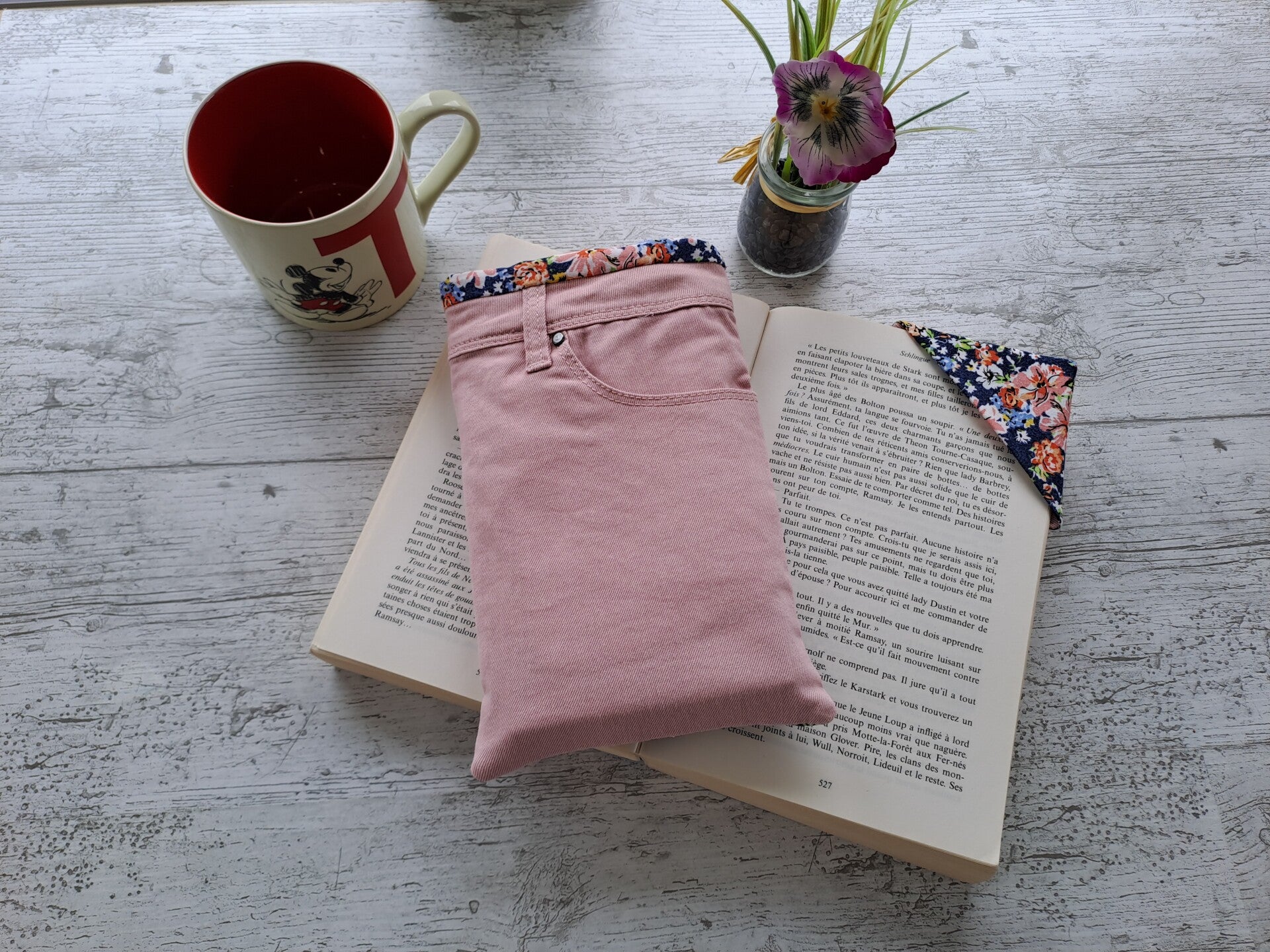 L'Écrin du Lecteur – Pochette protège-livre en jean recyclé avec marque-page assorti - Format poche