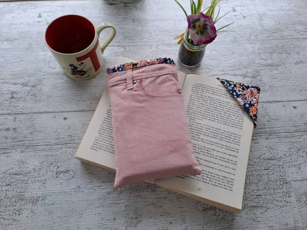 L'Écrin du Lecteur – Pochette protège-livre en jean recyclé avec marque-page assorti - Format poche