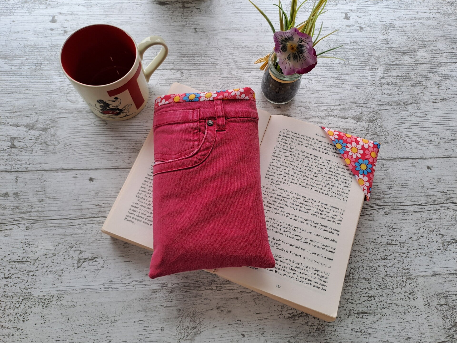 L'Écrin du Lecteur – Pochette protège-livre en jean recyclé avec marque-page assorti - Format poche