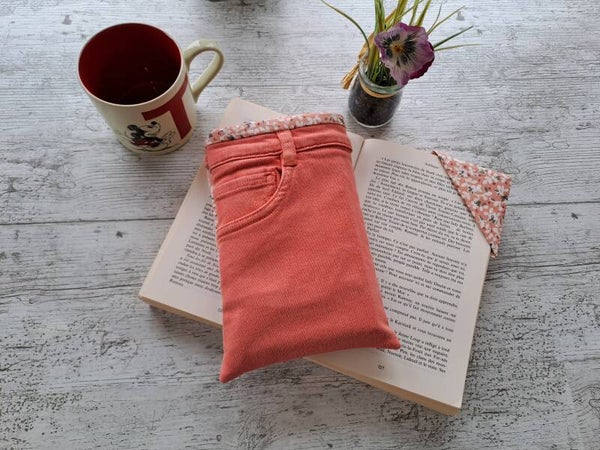 L'Écrin du Lecteur – Pochette protège-livre en jean recyclé avec marque-page assorti - Format poche