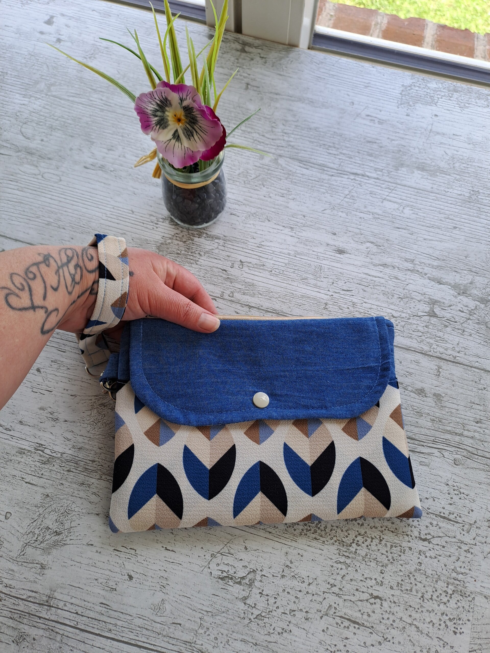 Pochette liseuse 6 pouces artisanale et écoresponsable – Création unique en tissus recyclés