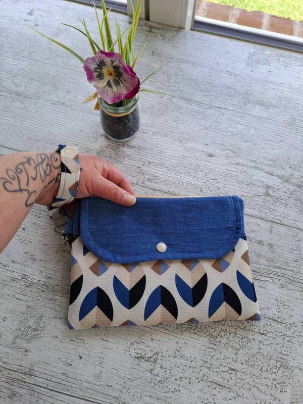 Pochette liseuse 6 pouces artisanale et écoresponsable – Création unique en tissus recyclés