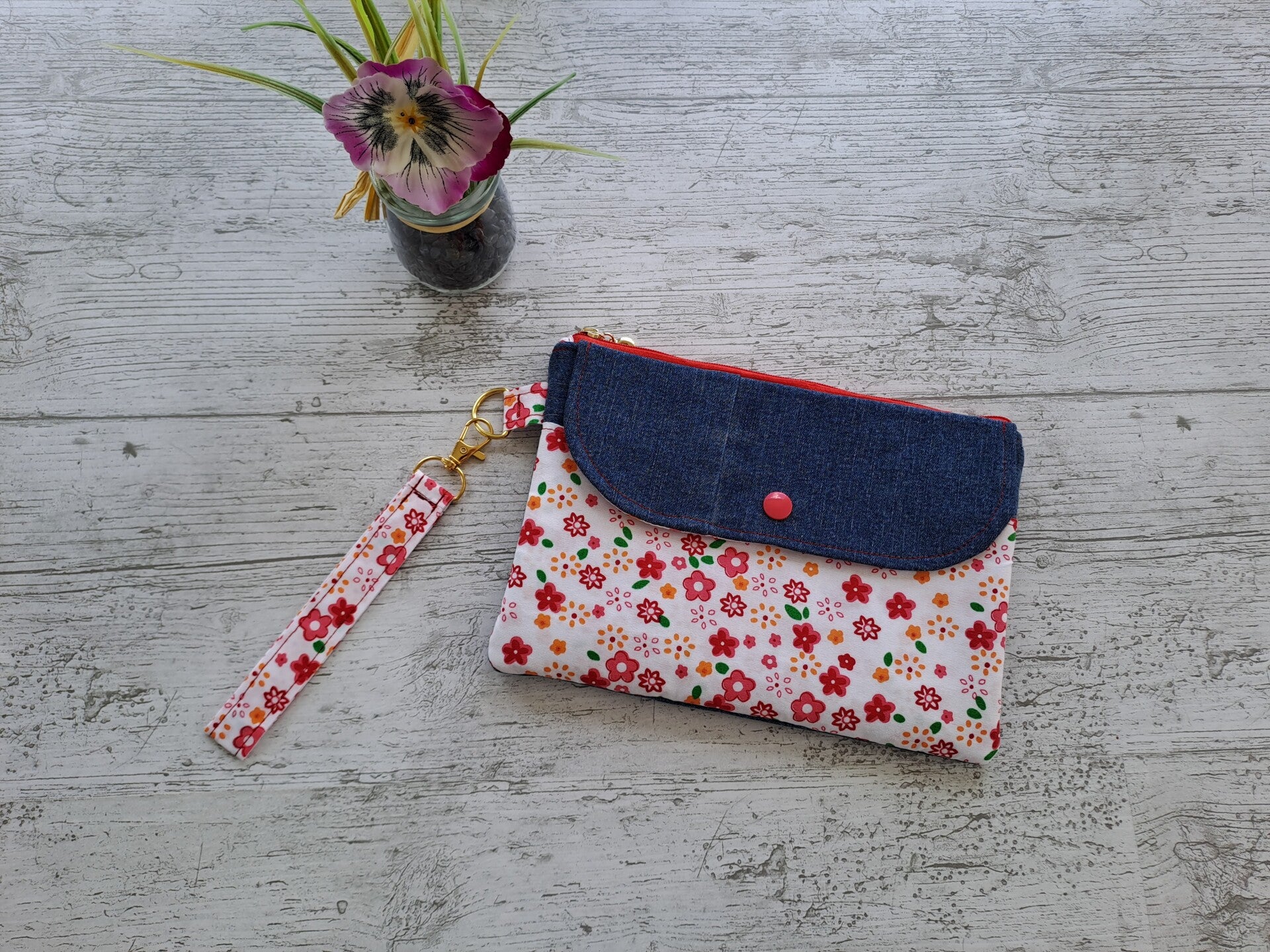 Pochette liseuse 6 pouces artisanale et écoresponsable – Création unique en tissus recyclés