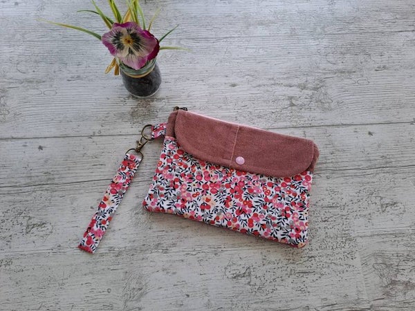 Pochette liseuse 6 pouces artisanale et écoresponsable – Création unique en tissus recyclés