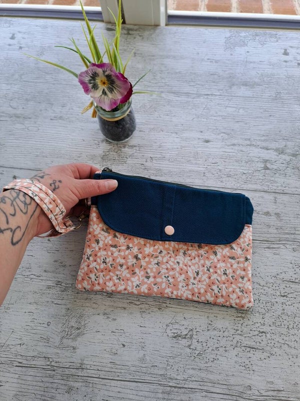 Pochette liseuse 6 pouces artisanale et écoresponsable – Création unique en tissus recyclés