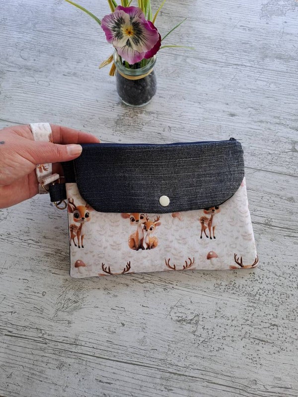 Pochette liseuse 6 pouces artisanale et écoresponsable – Création unique en tissus recyclés
