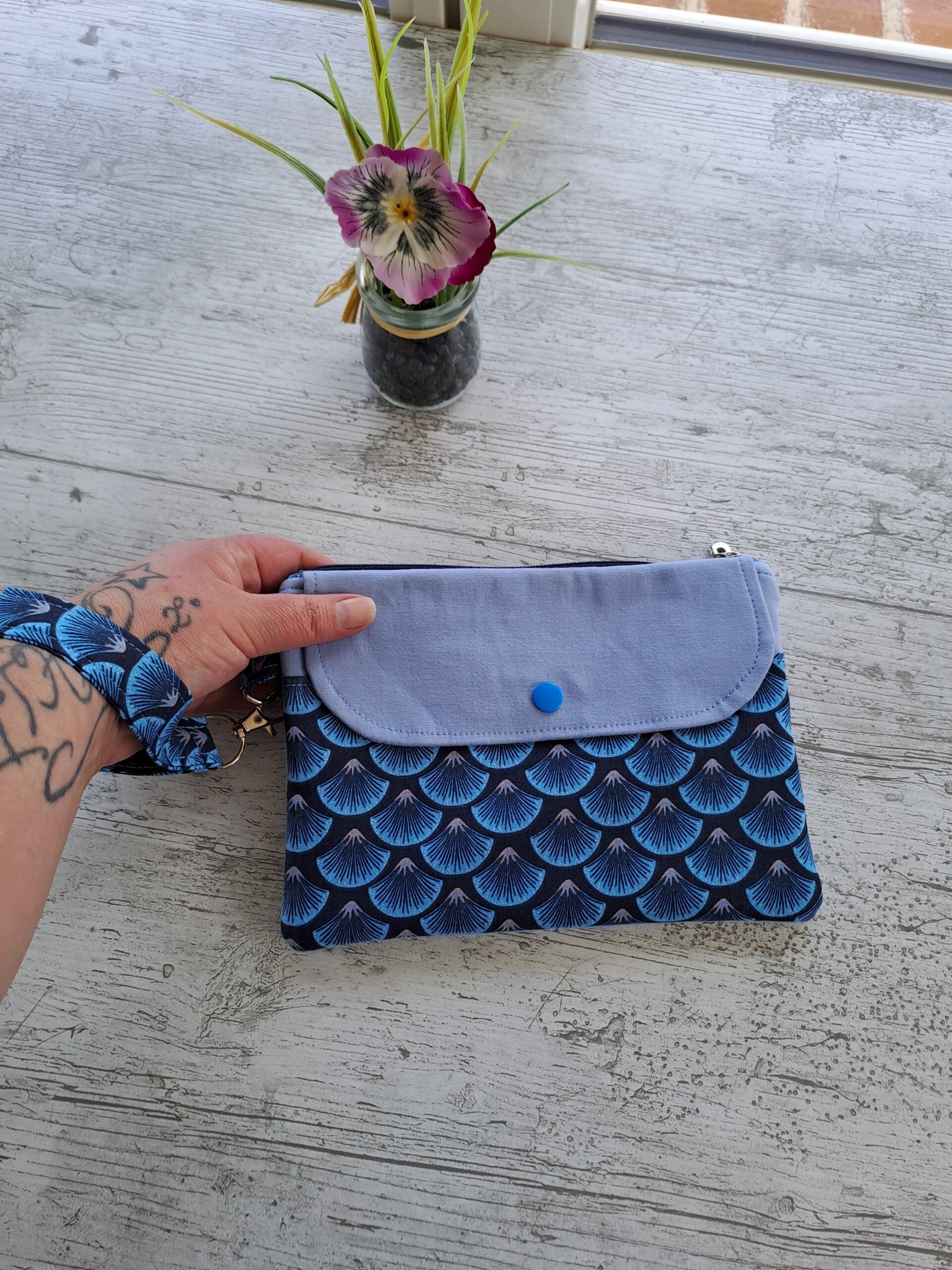 Pochette liseuse 6 pouces artisanale et écoresponsable – Création unique en tissus recyclés