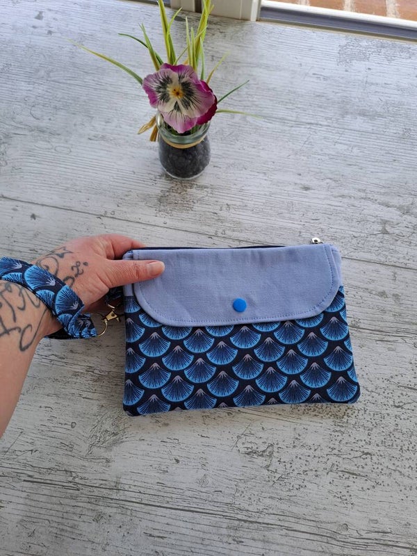 Pochette liseuse 6 pouces artisanale et écoresponsable – Création unique en tissus recyclés