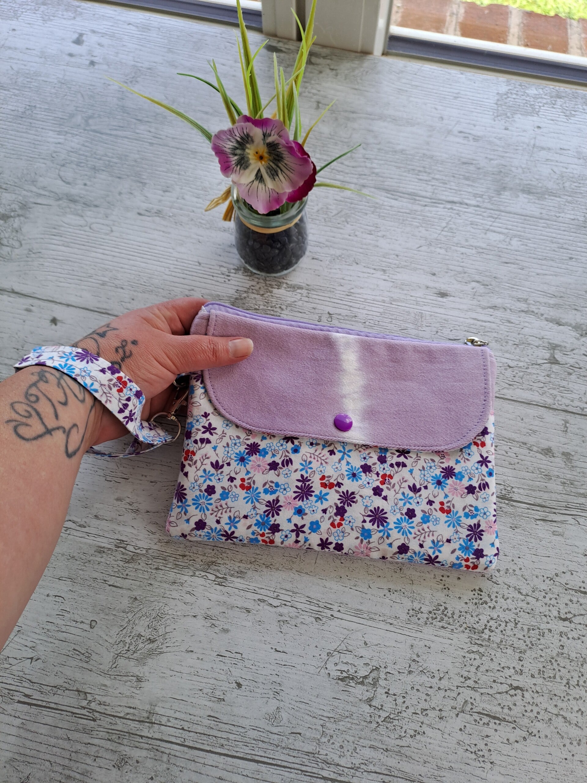 Pochette liseuse 6 pouces artisanale et écoresponsable – Création unique en tissus recyclés