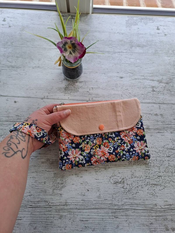 Pochette liseuse 6 pouces artisanale et écoresponsable – Création unique en tissus recyclés