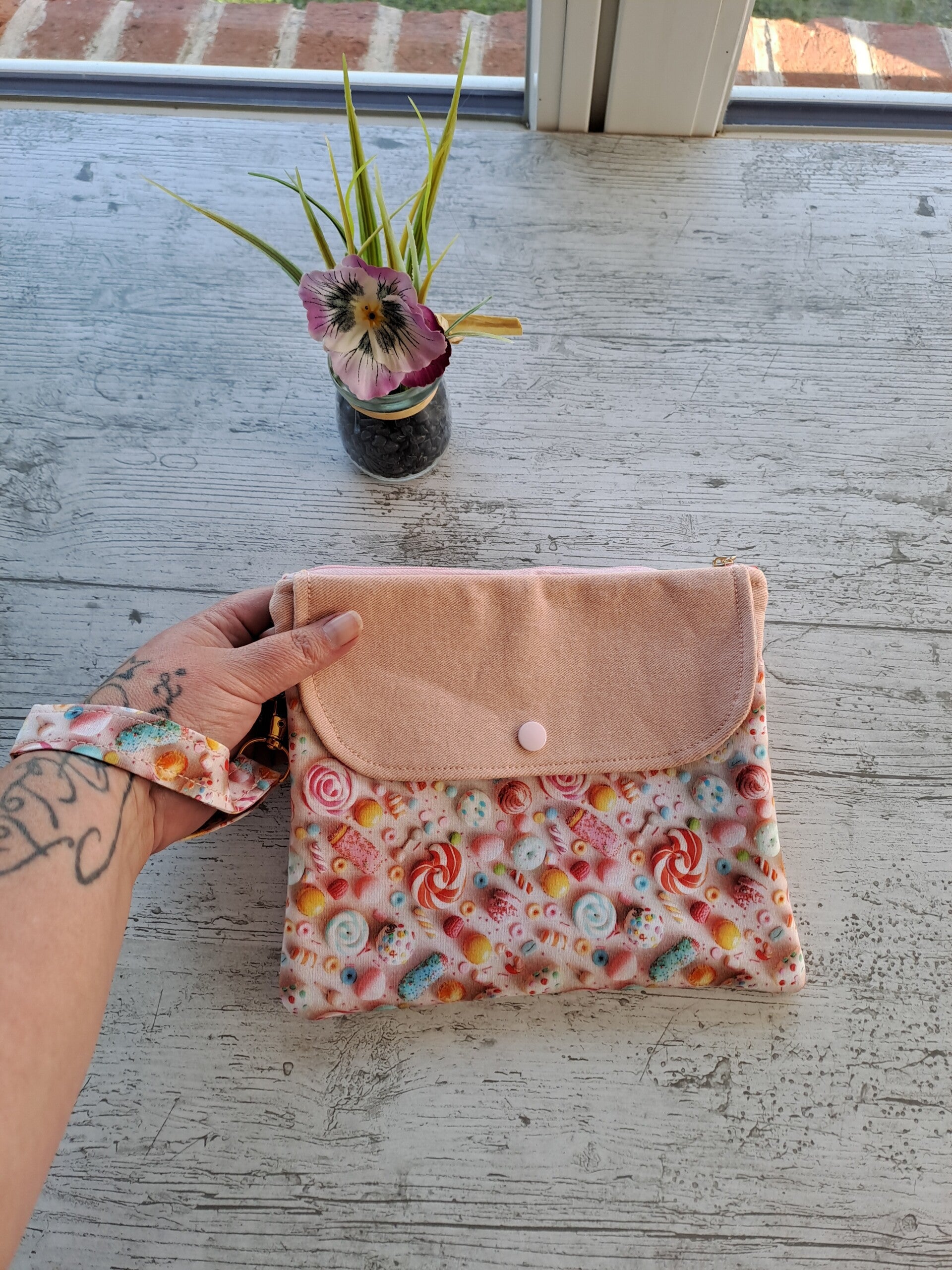 Pochette liseuse 7 pouces artisanale et écoresponsable – Création unique en tissus recyclés