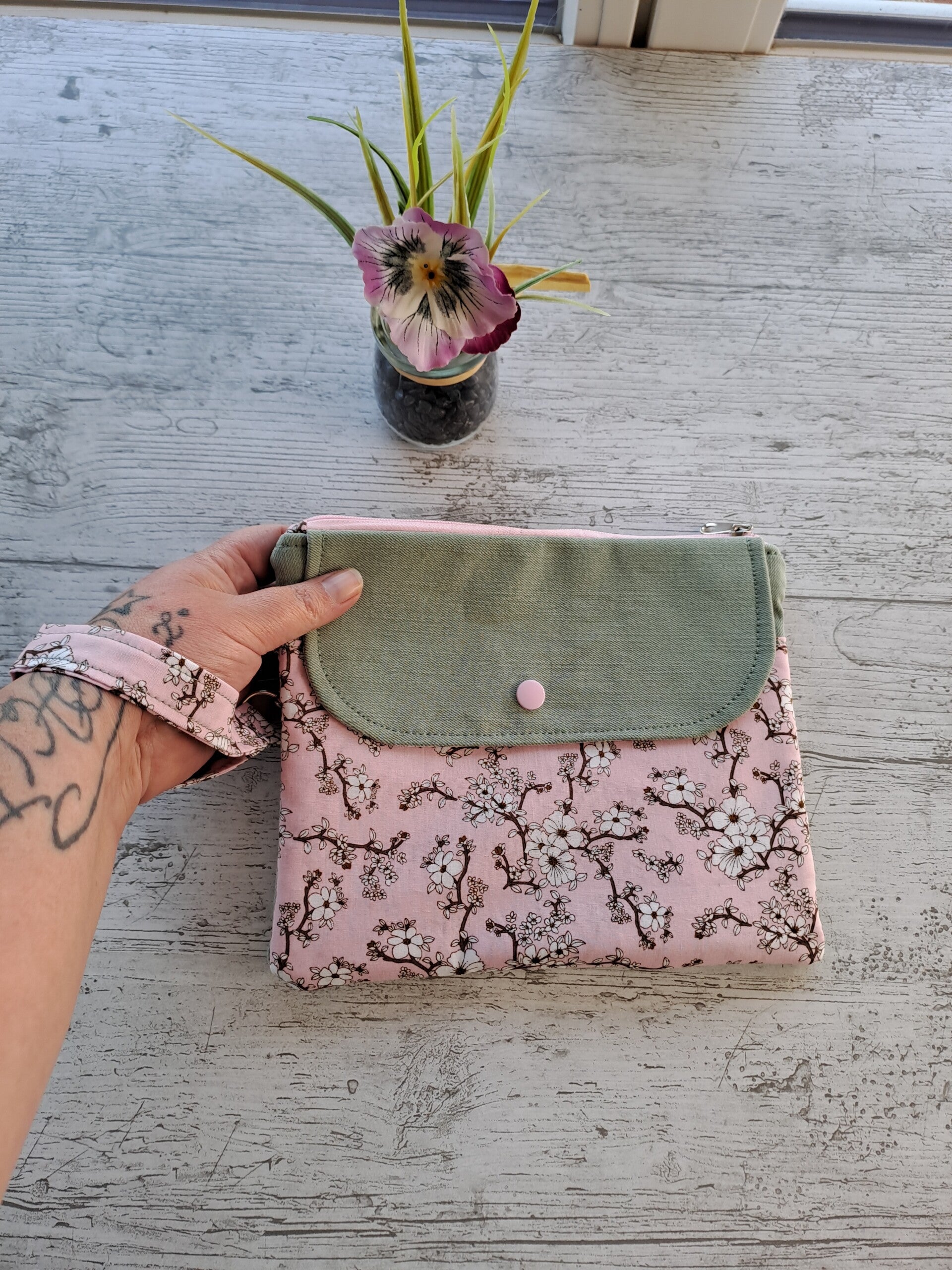 Pochette liseuse 7 pouces artisanale et écoresponsable – Création unique en tissus recyclés
