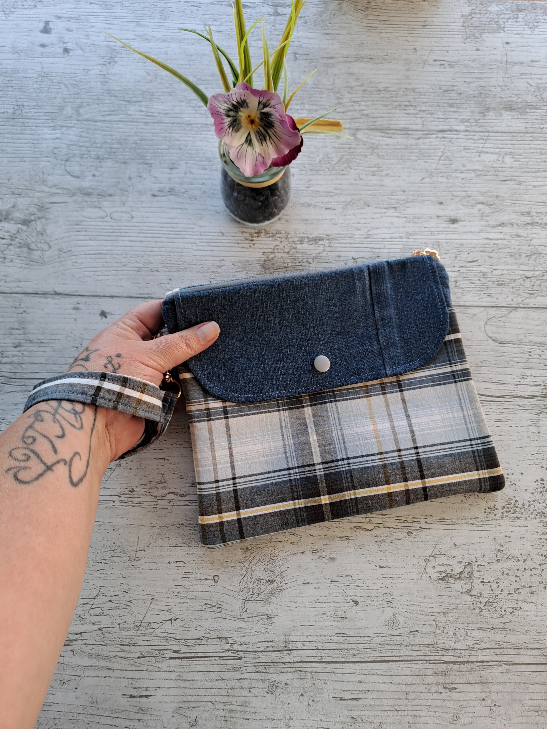 Pochette liseuse 7 pouces artisanale et écoresponsable – Création unique en tissus recyclés
