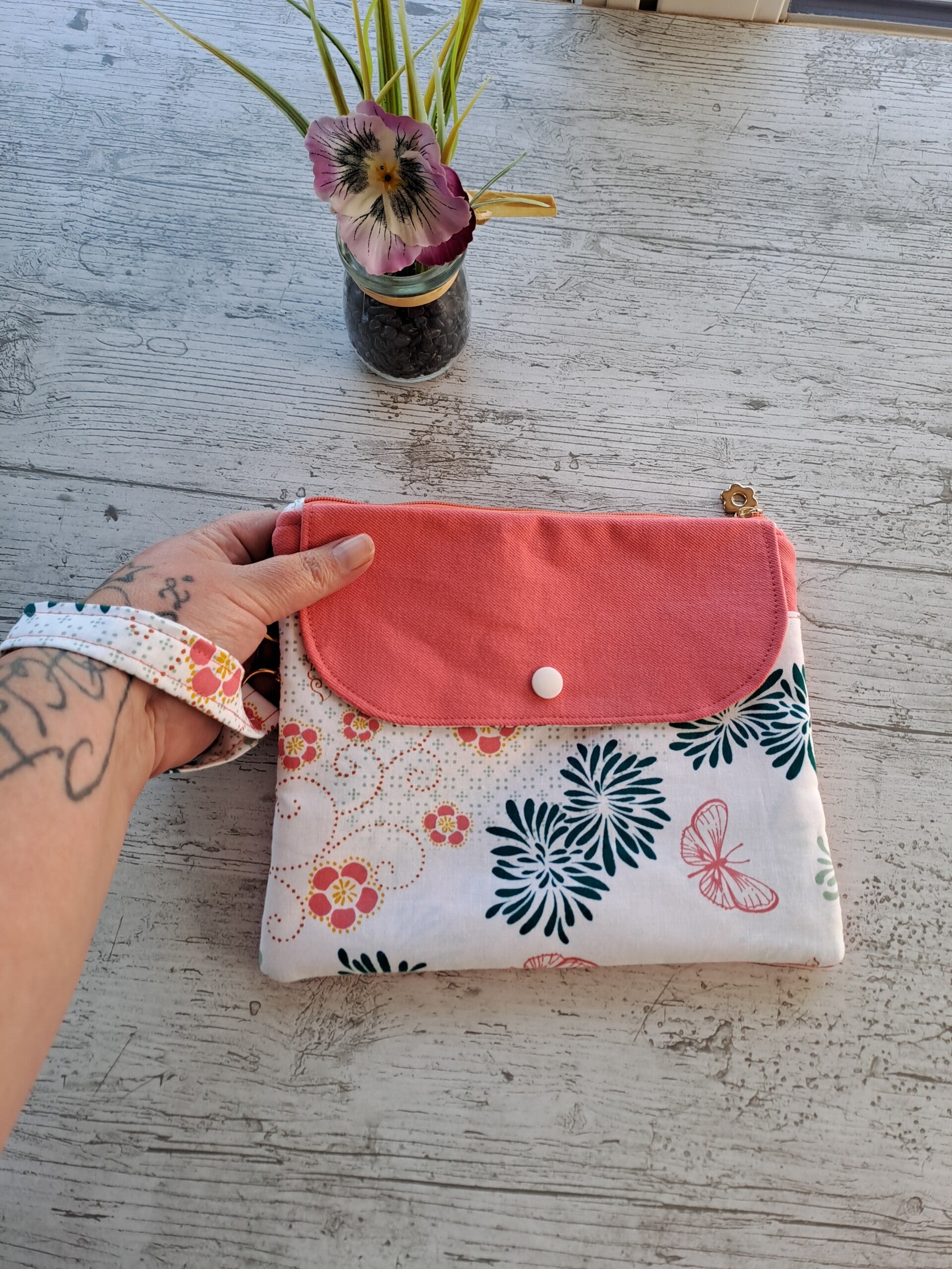 Pochette liseuse 7 pouces artisanale et écoresponsable – Création unique en tissus recyclés