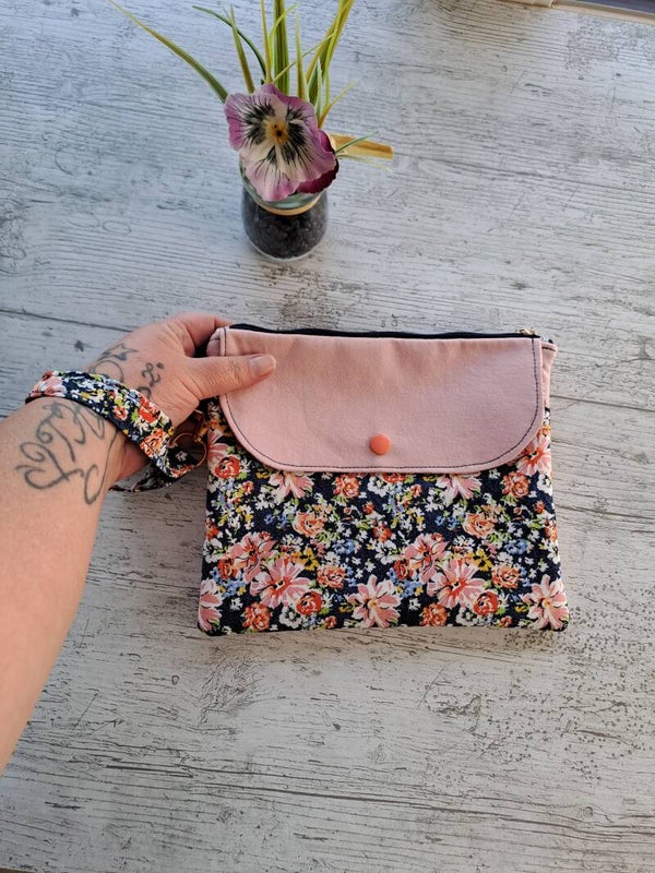 Pochette liseuse 7 pouces artisanale et écoresponsable – Création unique en tissus recyclés