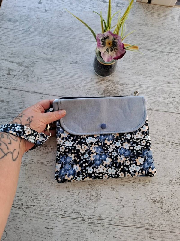 Pochette liseuse 7 pouces artisanale et écoresponsable – Création unique en tissus recyclés